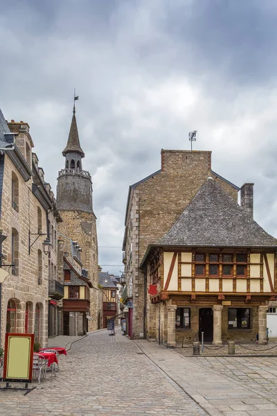 Dinan Şehir Merkezinde Yarı Keresteli Evleri Olan Cadde Brittany Fransa — Stok fotoğraf