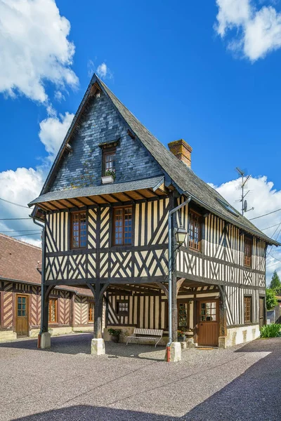 Beuvron Auge街 有历史上半木制房屋 — 图库照片