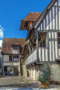 Pont-l 'Eveque, Calvados, Fransa' daki tarihi yarı keresteli evler