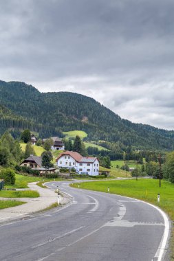 Styria, Avusturya 'da tarlaları ve dağları olan manzara