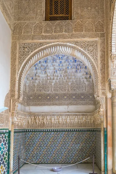 Obloukový Výklenek Řezbou Kameni Paláci Alhambra Granada — Stock fotografie