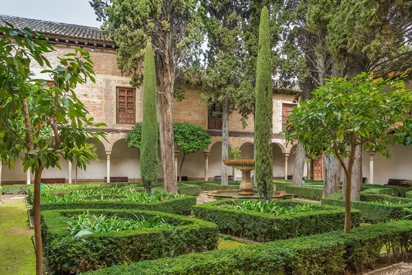 Dziedziniec Ogrodem Pałacu Alhambra Granada Hiszpania — Zdjęcie stockowe