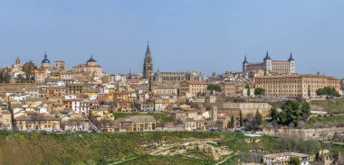 Toledo tarihi merkezinin panoramik manzarası, İspanya