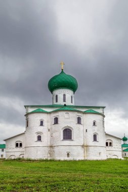Alexander-Svirsky Manastırı, Rusya 'nın Leningrad bölgesinde bulunan bir ortodoks manastırıdır. Trinity Katedrali