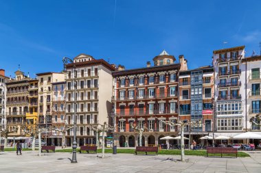 Şato Meydanı (Plaza del Castillo) Pamplona, Navarre, İspanya 'da ana meydandır.