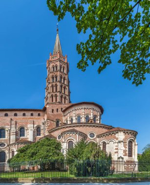 Saint-Sernin Bazilikası Fransa 'nın Toulouse şehrinde bir kilisedir. 1080 ile 1120 yılları arasında Roma tarzında inşa edilmiştir.