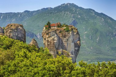 Yunanistan 'ın Meteora kentindeki Kutsal Üçleme Manastırı manzarası