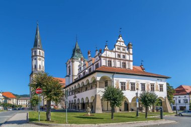 Levoca, Slovakya 'daki Eski Belediye Binası ve St. James Bazilikası