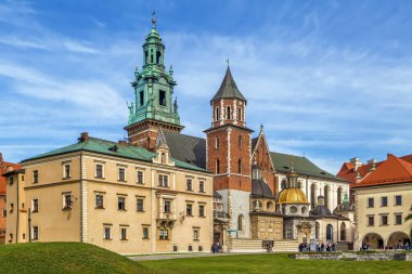 Wawel Tepesi 'ndeki Aziz Stanislaus ve Wenceslaus Kraliyet Katedrali. Polonya, Krakow' daki Wawel Katedrali olarak da bilinir.