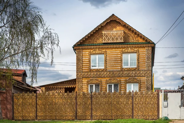 Ξύλινο Σπίτι Σκαλίσματα Στην Πόλη Του Αρζαμά Ρωσία — Φωτογραφία Αρχείου