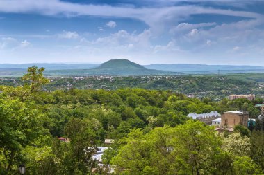 Rusya 'nın Jutsa dağıyla Pyatigorsk manzarası