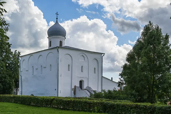Veronderstelling kerk op de handel binnenplaats, veliky novgorod — Stockfoto