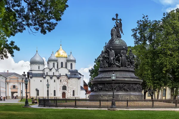 Monument voor het millennium van de Russische statehood, Veliki novg — Stockfoto