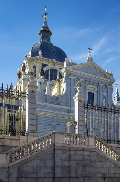 Almudena katedrális, madrid — Stock Fotó