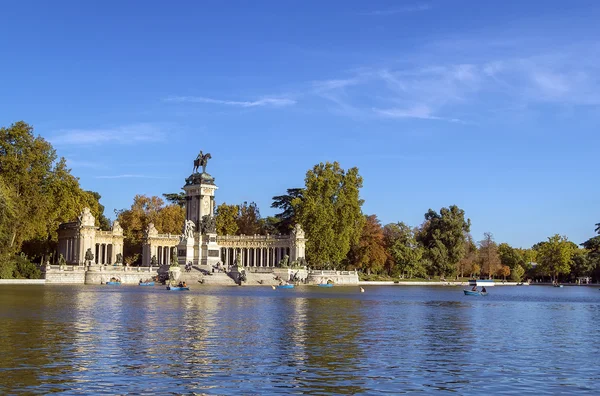 Пам'ятник Alfonso Xii, Мадрид — стокове фото