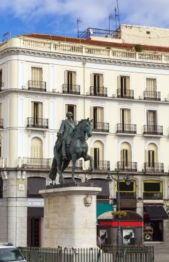 Kral Charles III, Madrid heykeli