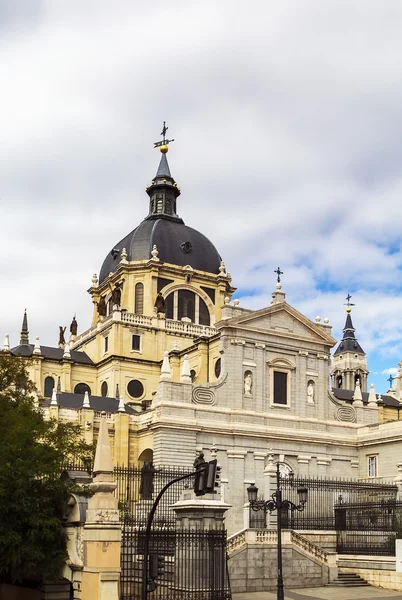 Almudena katedrális, madrid — Stock Fotó