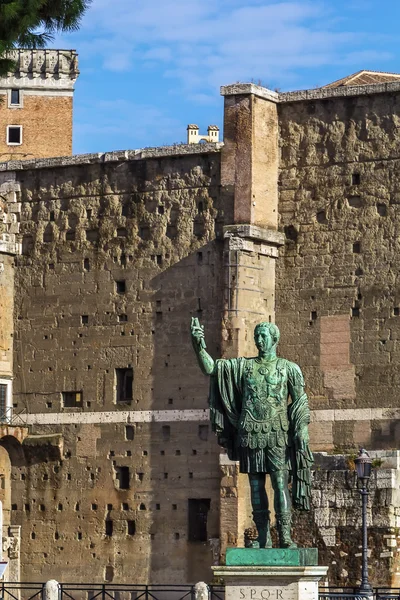 Statua Gajusza Juliusza Cezara, Rome — Zdjęcie stockowe