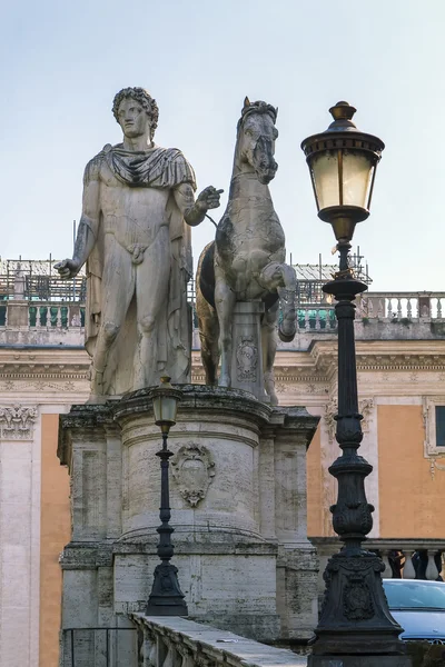 En staty av en av Dioscuri, Rom — Stockfoto