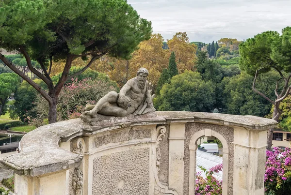 Socha v zahradě z Villa Celimontana, Řím — Stock fotografie