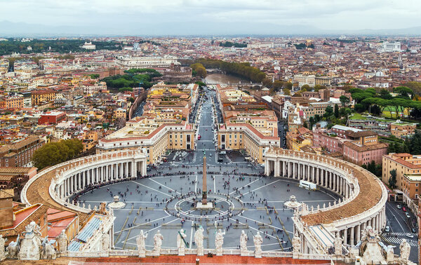 Вид на площадь Святого Петра и Рим, Ватикан
