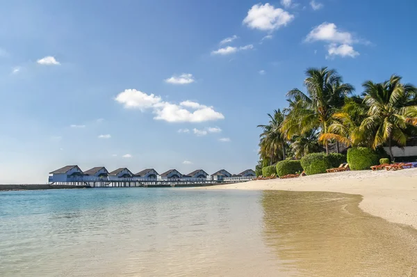 Plážových bungalovů, Maledivy — Stock fotografie