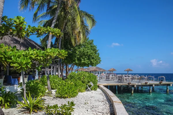 Restaurant op het strand, Maldiven — Stockfoto
