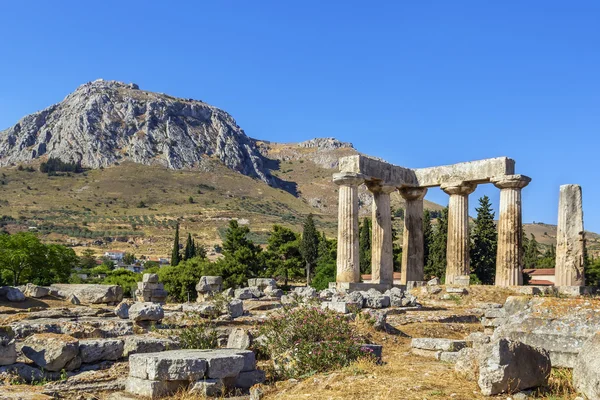 Antik corinth, Yunanistan ın Apollon Tapınağı — Stok fotoğraf