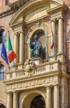 Papa Gregory XIII heykeli, Bologne