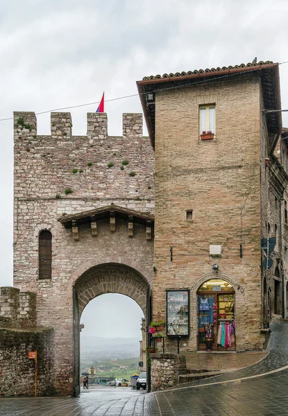 Brána v Assisi, Itálie — Stock fotografie