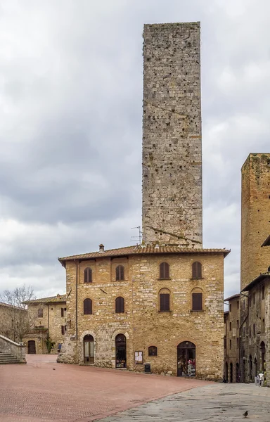 Vierkant in san gimignano, Italië — Stockfoto