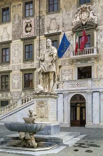 雕像的柯西莫我，比萨，意大利 — 图库照片