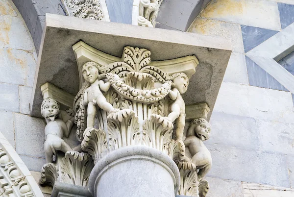 Capital of Pisa cathedral column, Italy — Stock Photo, Image