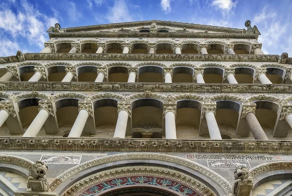 Facciata della cattedrale di pisa, Italia — Foto Stock