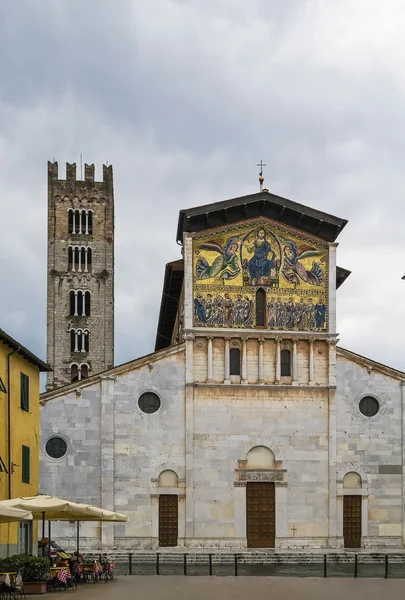 Базилика Сан-Фредиано, Лукка, Италия — стоковое фото