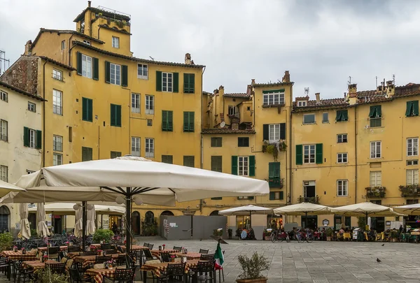 Piazza Anfiteatro, Lucca, Italia — Foto de Stock