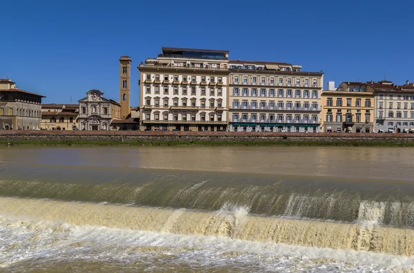 Banvallen av floden Arno, Florens — Stockfoto