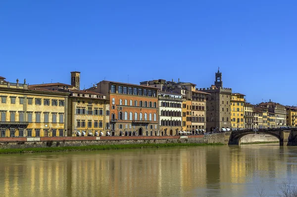 Banvallen av floden Arno, Florens — Stockfoto