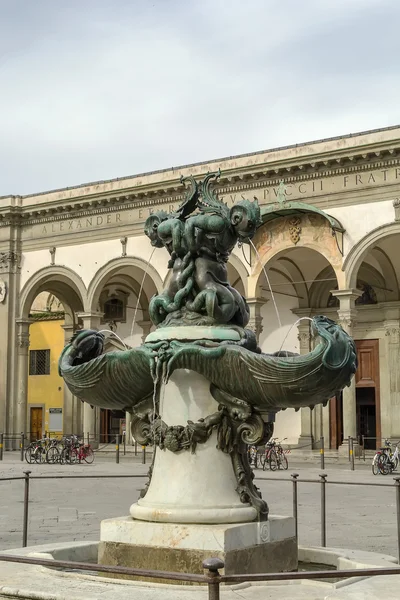 Fontein in Piazza Santissima Annunziata, Florence. — Stockfoto