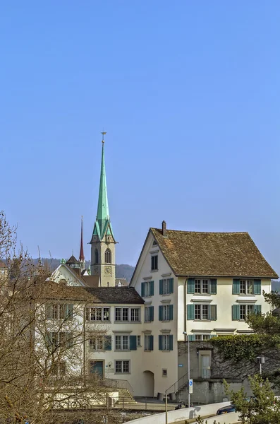 查看与 Predigerkirche 塔，苏黎世，瑞士 — 图库照片