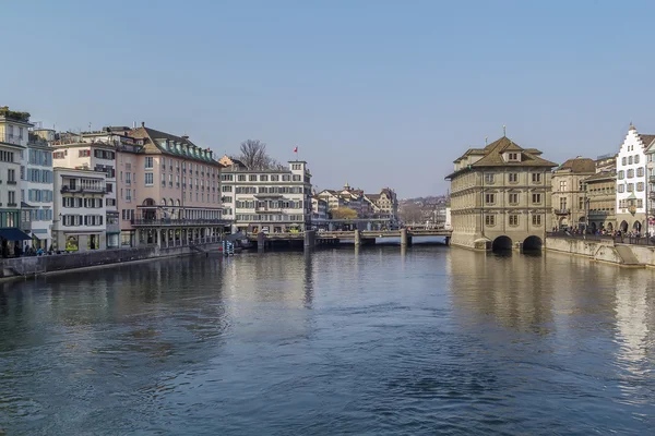 Rzeka Limmat w Zurychu, Szwajcaria — Zdjęcie stockowe