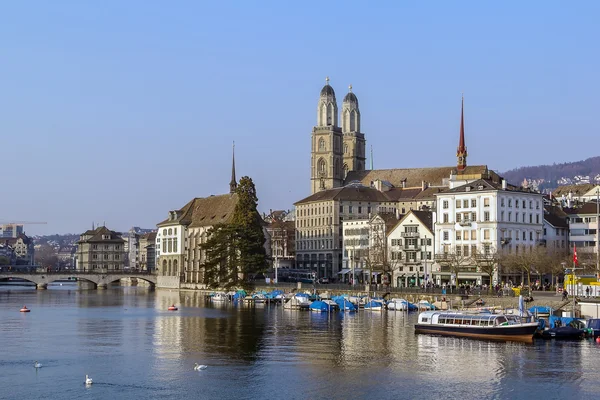 Vista di argine del fiume Limmat, Zurigo — Foto Stock