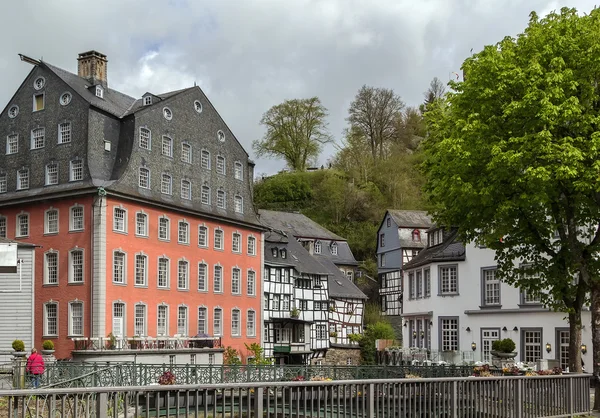 Исторические дома в Monschau, Germany — стоковое фото