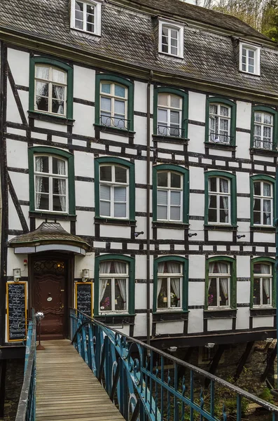 在 Monschau，德国的历史建筑 — 图库照片