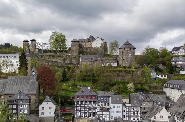 Vista de Monschau y castillo desde la colina, Alemania — Foto de Stock