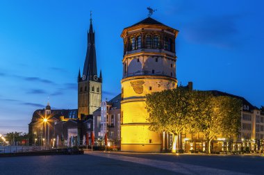 Eski kale kule ve st Lambertus Kilisesi, Dusseldorf