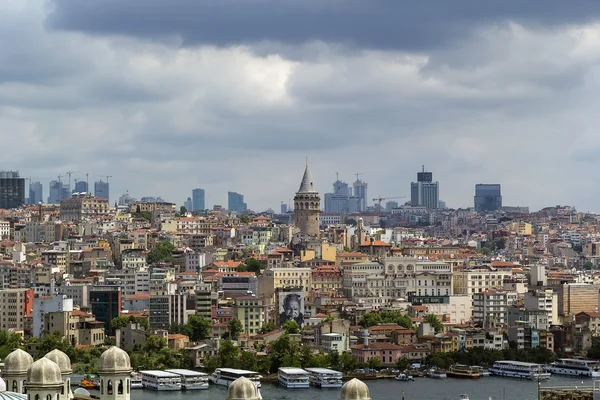 Uitzicht op Istanbul Beyoglu gebied — Stockfoto