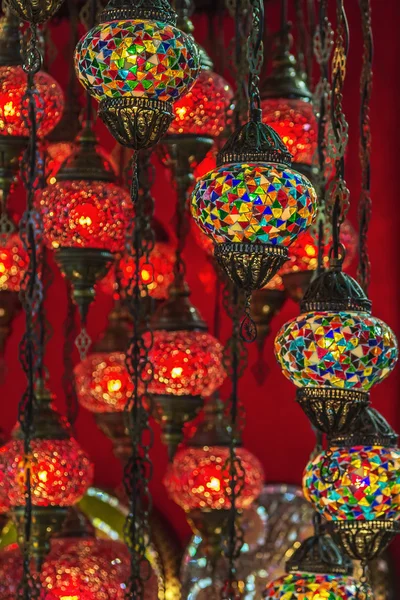 Turkse lampen in de Grand Bazaar, Istanbul — Stockfoto