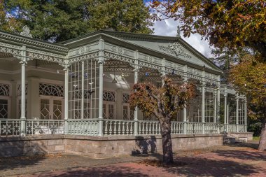 Posta mahkeme, Karlovy Vary