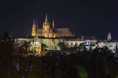 akşam Prag Kalesi'nin görünümü